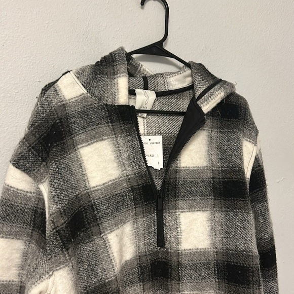 NWT Joie boxy plaid jacket, women’s size small. Black and white, cute hoodie! - Picture 2 of 6
